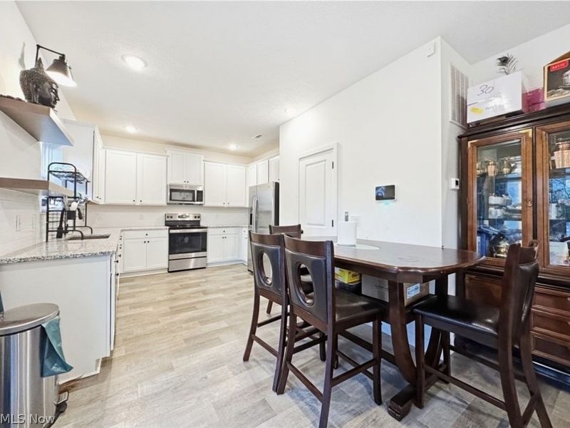 524 Auld Farm Circle, Akron, OH 44320 Photo 11