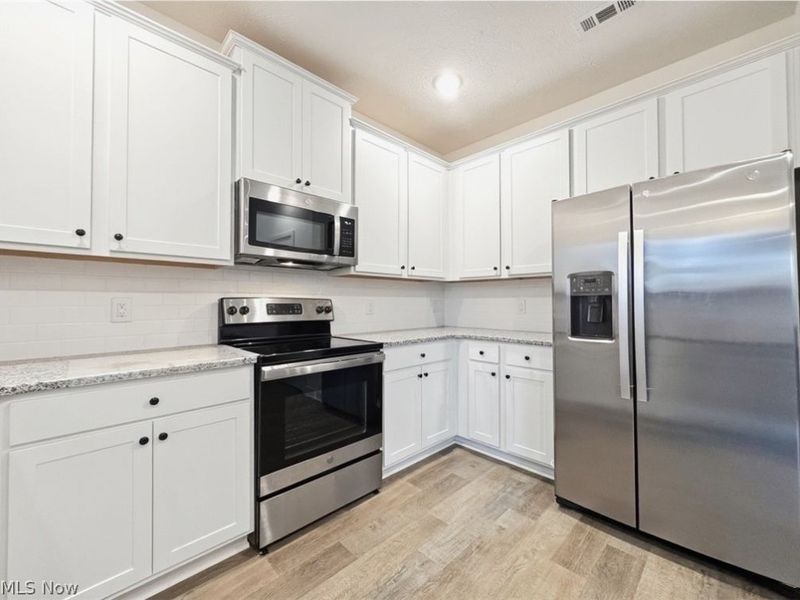 524 Auld Farm Circle, Akron, OH 44320 Photo 15