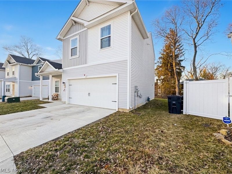 524 Auld Farm Circle, Akron, OH 44320 Photo 3