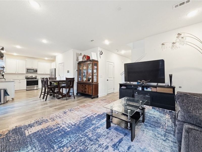 524 Auld Farm Circle, Akron, OH 44320 Photo 9