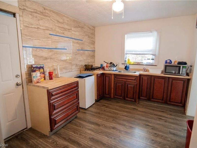 9904 Parkgate Avenue, Cleveland, OH 44108 Photo 4