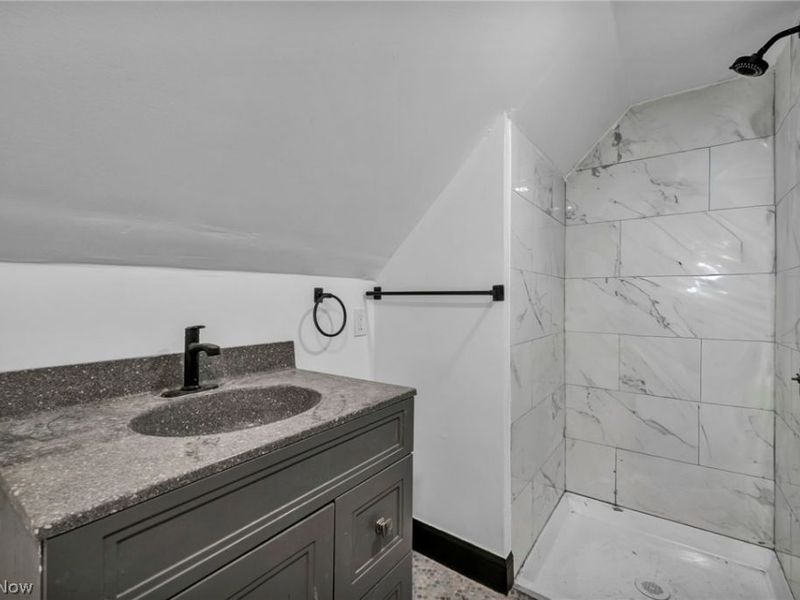 12001 Oakview Avenue, Unit UP, Cleveland, OH 44108 Photo 2