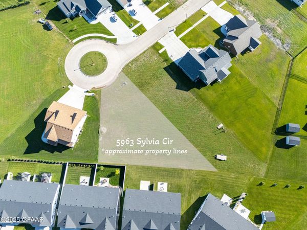 5963 SYLVIA Circle , Grand Forks, ND 58201