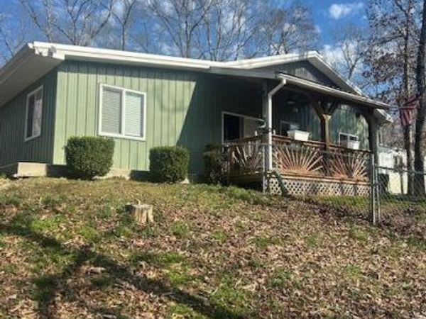 100 Camelot Dr , Camden, TN 38320