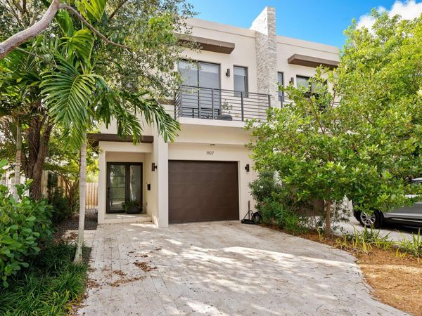 907 NE 16th Ave, Fort Lauderdale, FL 33304