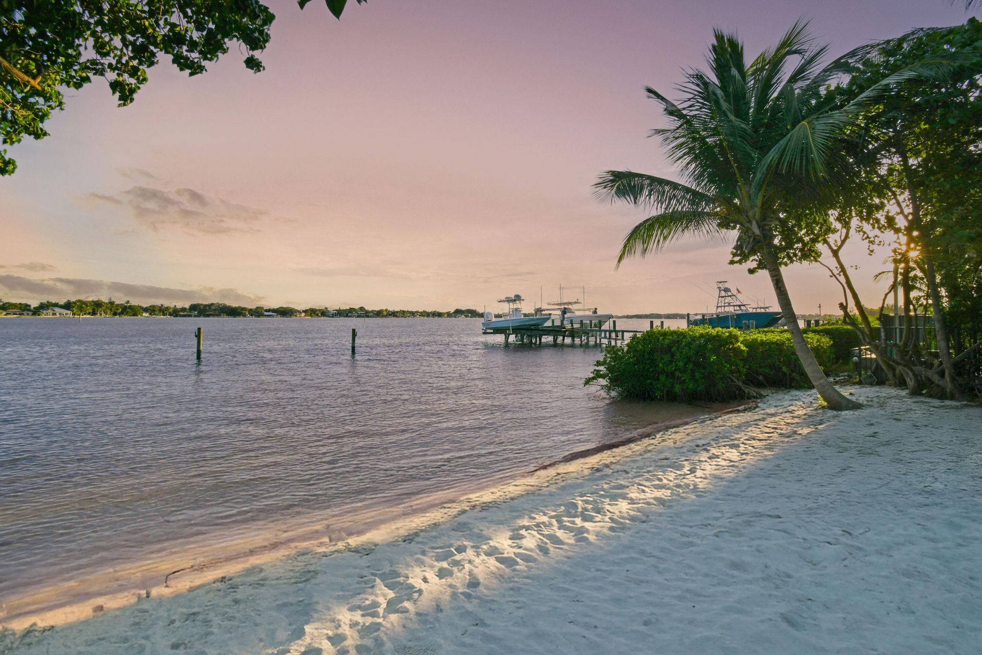 114 W Riverside Drive, Jupiter, FL 33469 Photo