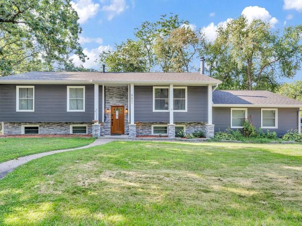 4405 CANTERBURY Lane, Davenport, IA 52806