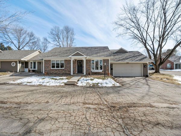 1024 Fox Run Road, Waconia, MN 55387