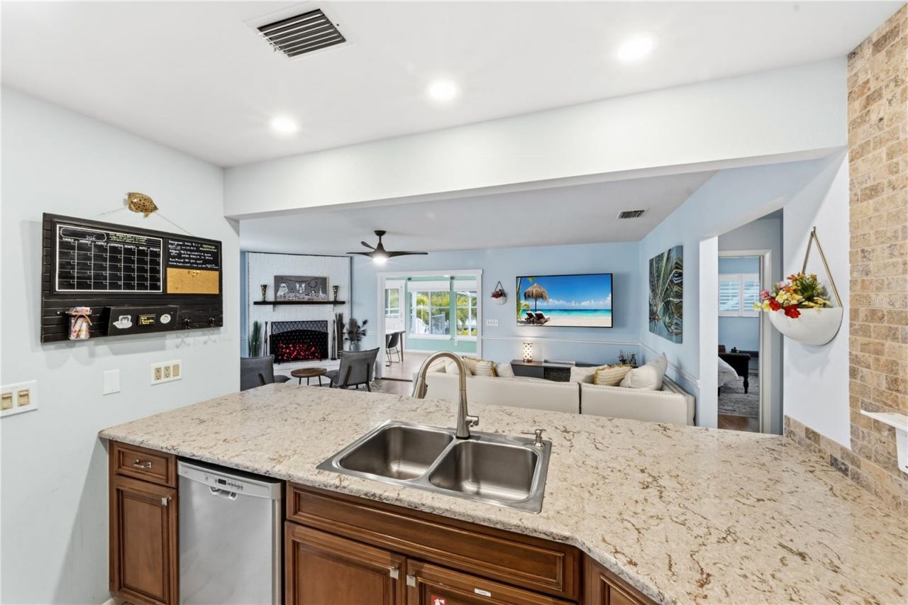 417 Poinsettia Road, Anna Maria, FL 34216 Photo