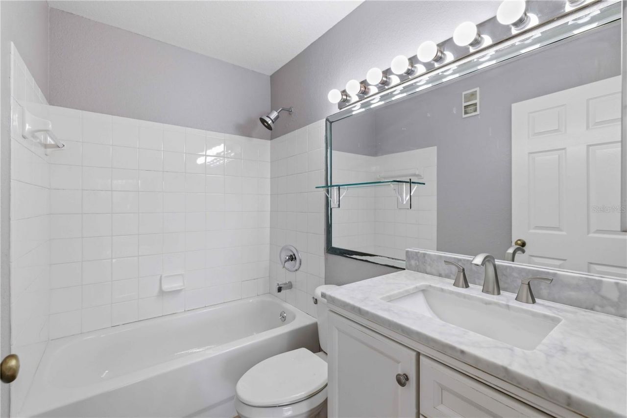 850 S Tamiami Trail , Unit 630, Sarasota, FL 34236 Photo