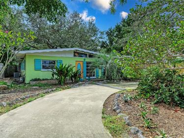 2886 WOOD STREET, SARASOTA, FL 34237