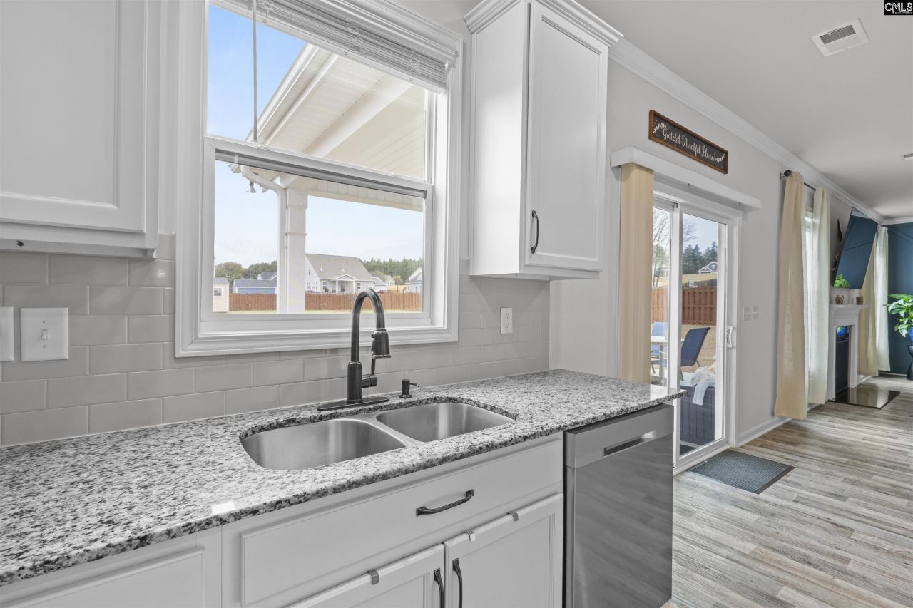 207 Belfast Way  Photo 12