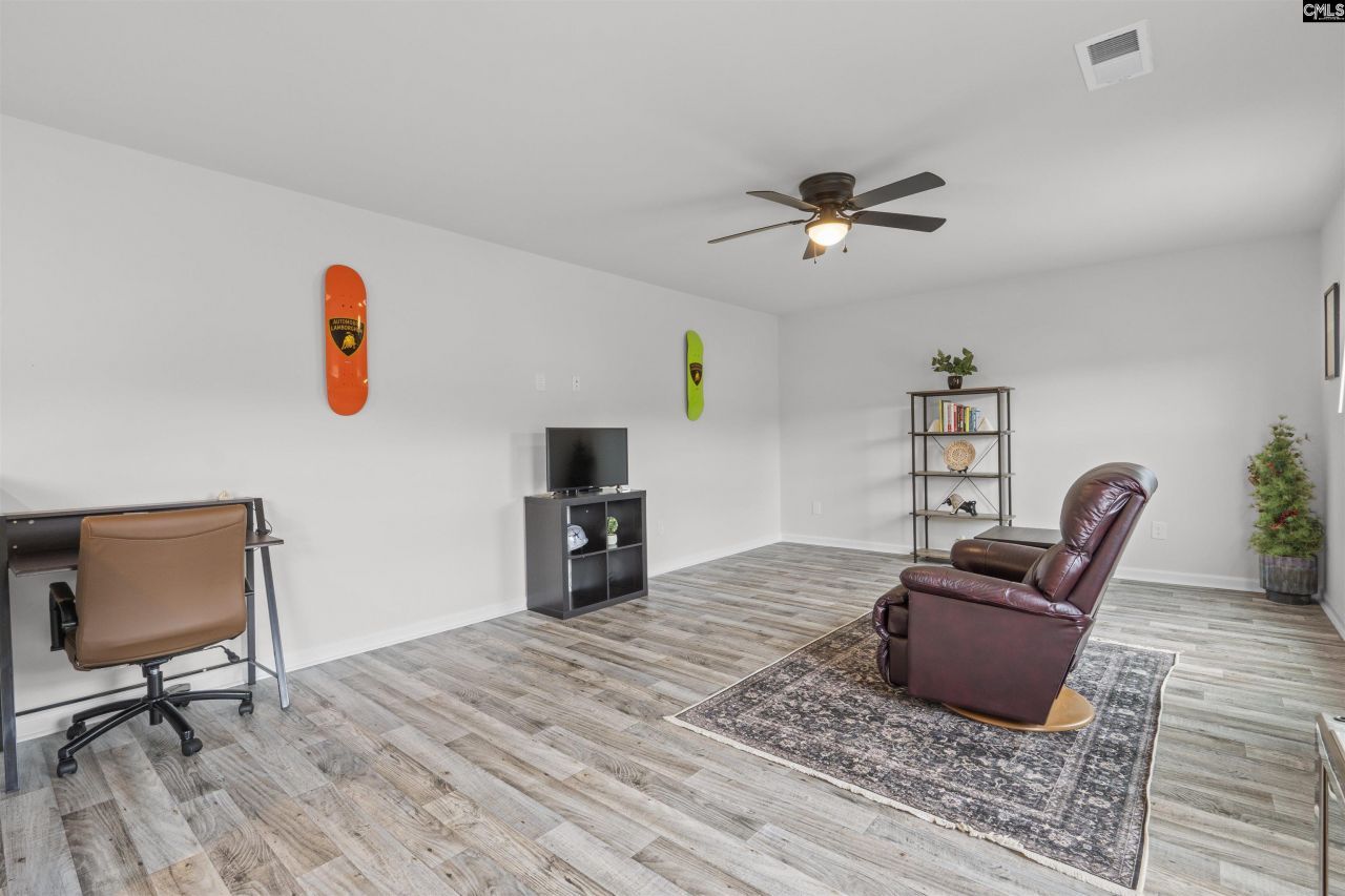 207 Belfast Way  Photo 16