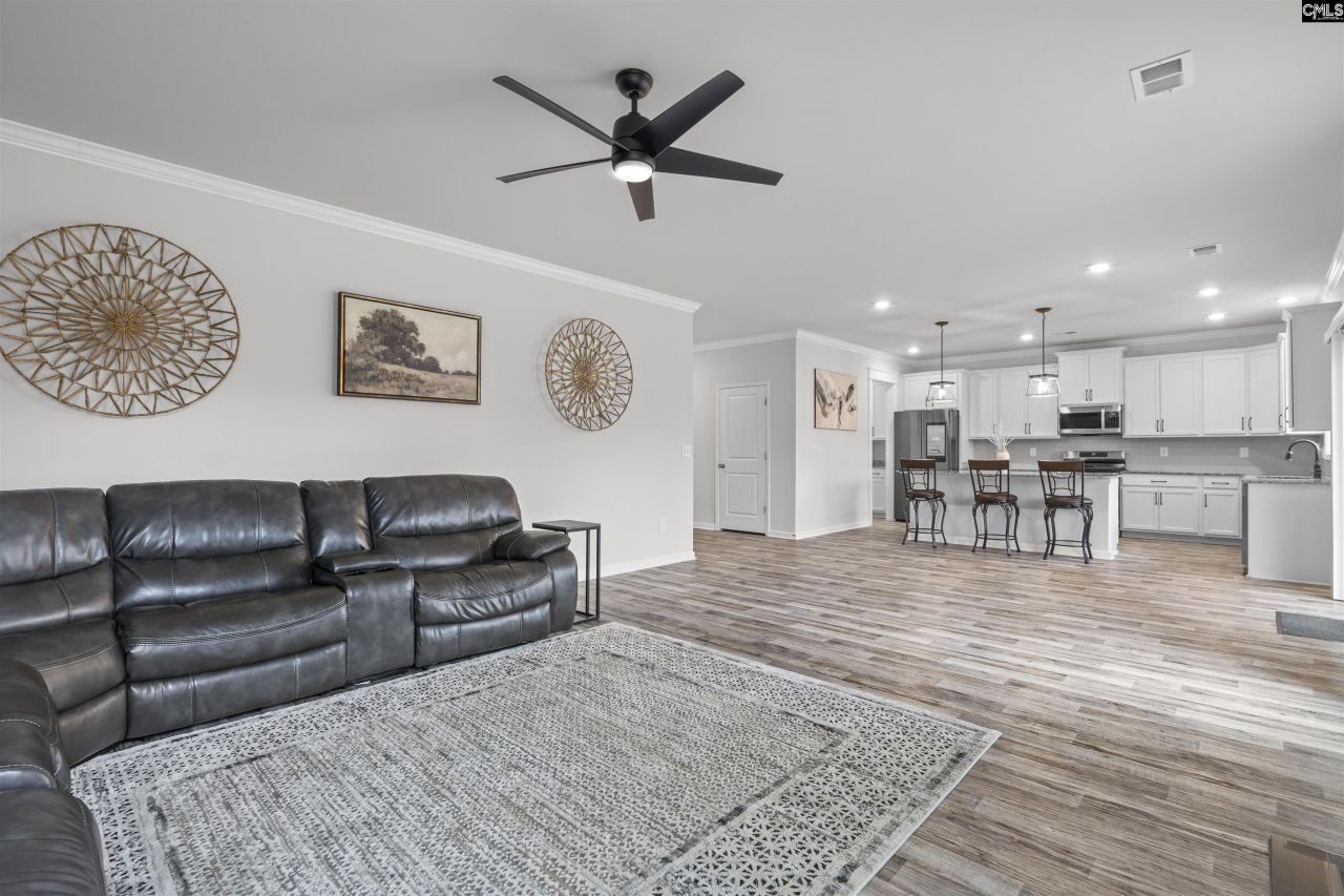 207 Belfast Way  Photo 9