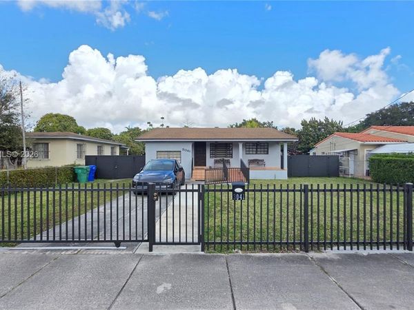 3041 NW 16th St, Miami, FL 33125