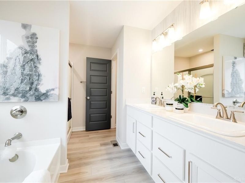 819 Hunters Run Drive, Brookville, OH 45309 Photo 17