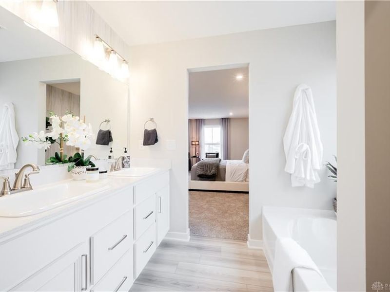 819 Hunters Run Drive, Brookville, OH 45309 Photo 19