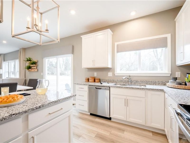 819 Hunters Run Drive, Brookville, OH 45309 Photo 7