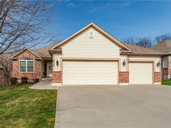 2724 S Woodbury Drive, Independence, MO 64055