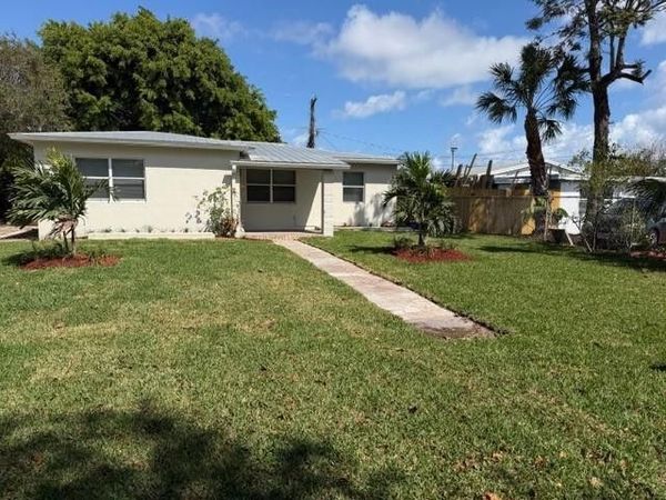 141 SE 7th Ave, Boynton Beach, FL 33435