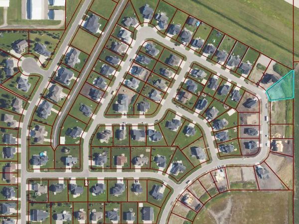 465 Skylane St, Kindred, ND 58051