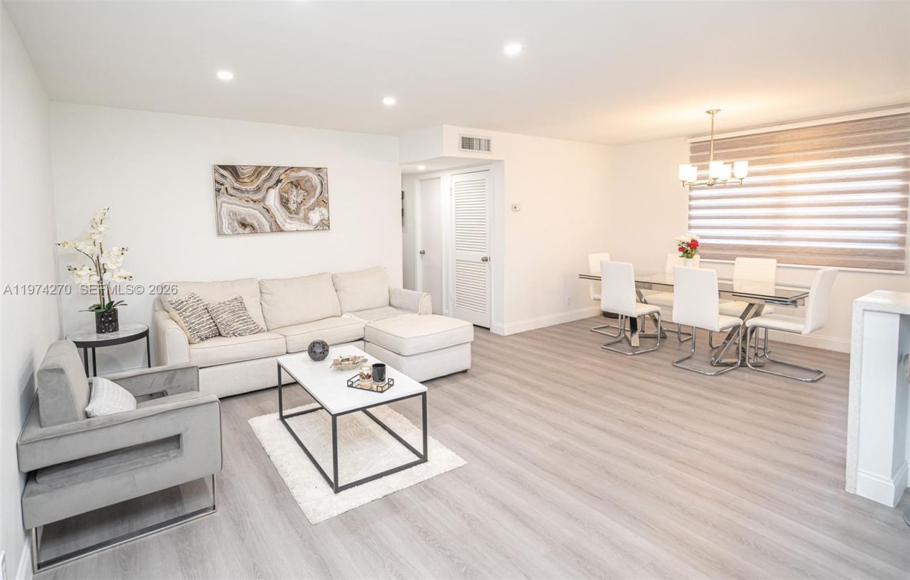 5300 Washington St , Unit T227, Hollywood, FL 33021 Photo