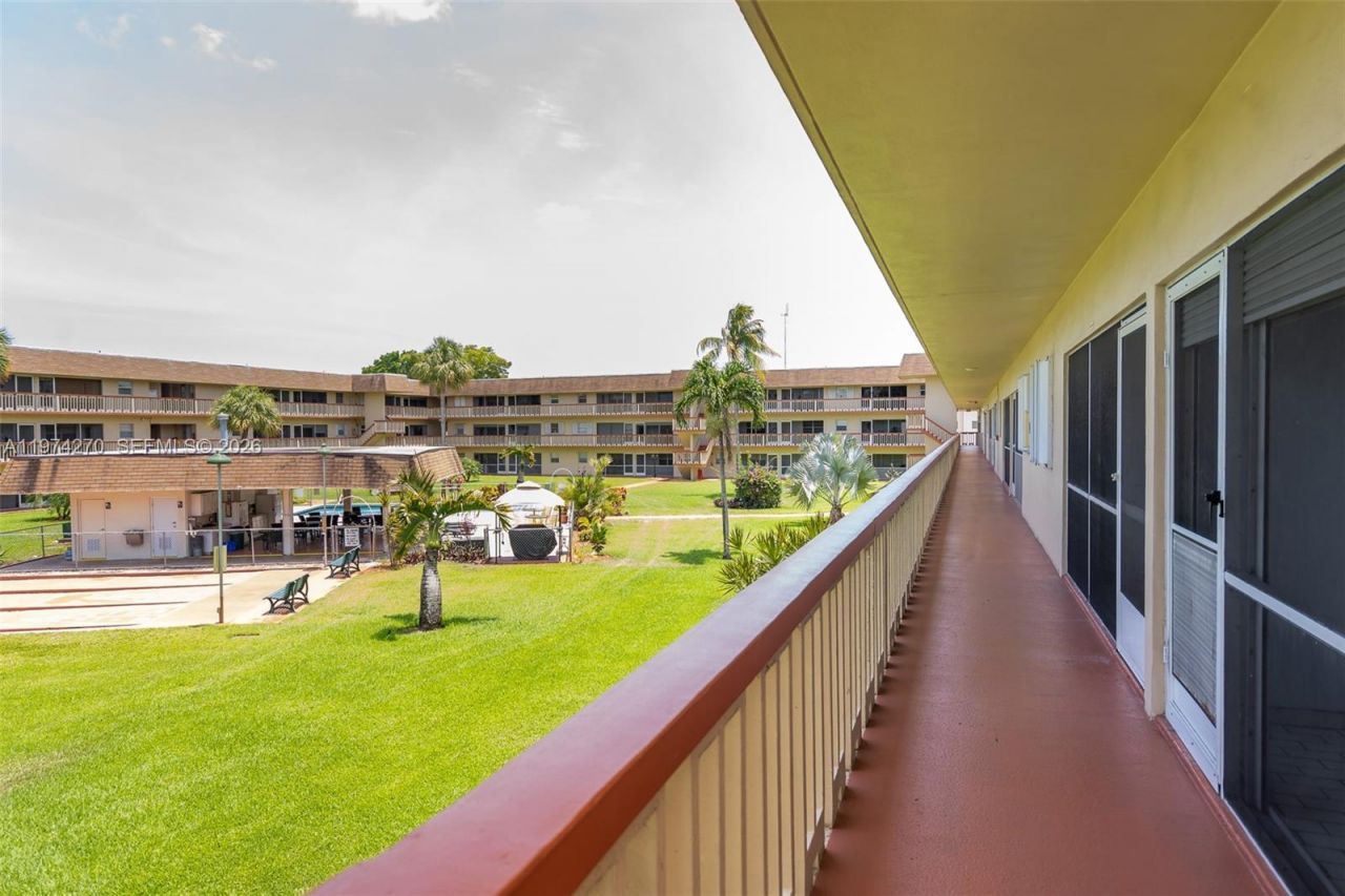 5300 Washington St , Unit T227, Hollywood, FL 33021 Photo