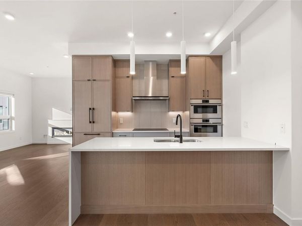 1102 Esquimalt Rd, Unit 503, Esquimalt, BC V9A 0L3