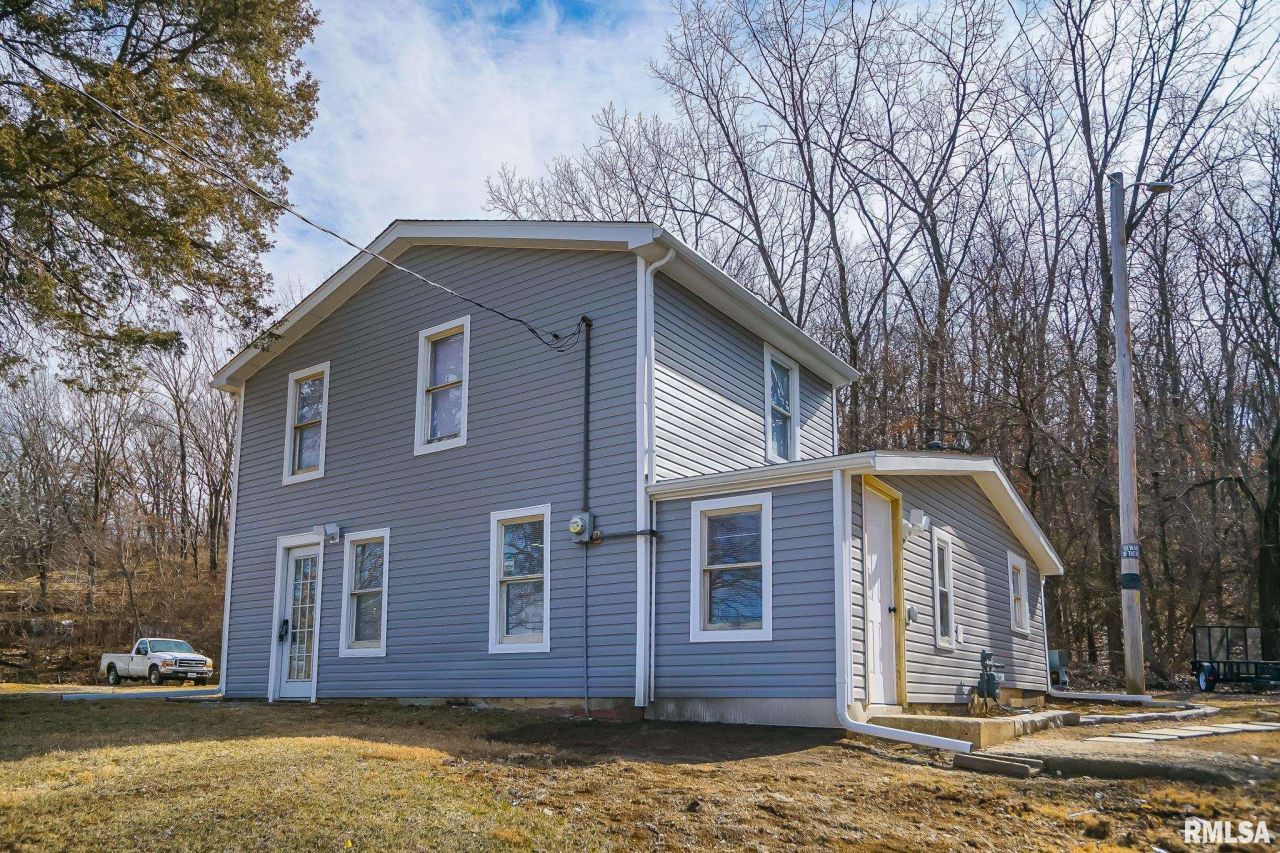 472 Hillcrest Drive, Creve Coeur, IL 61610 Main Photo