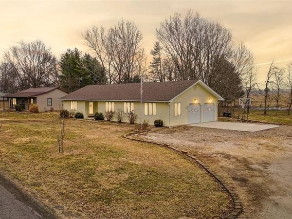 1140 Brooklane Drive, Carrollton, IL 62016