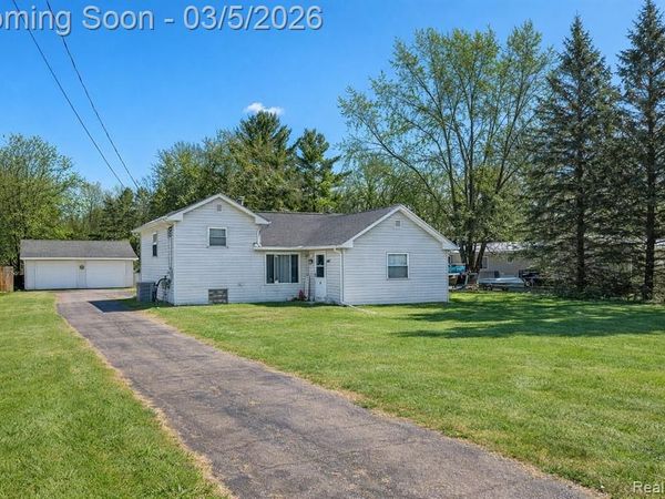 1416 N Ives Avenue, Burton, MI 48509