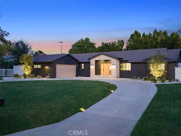 8960 Oak Park, Sherwood Forest, CA 91325