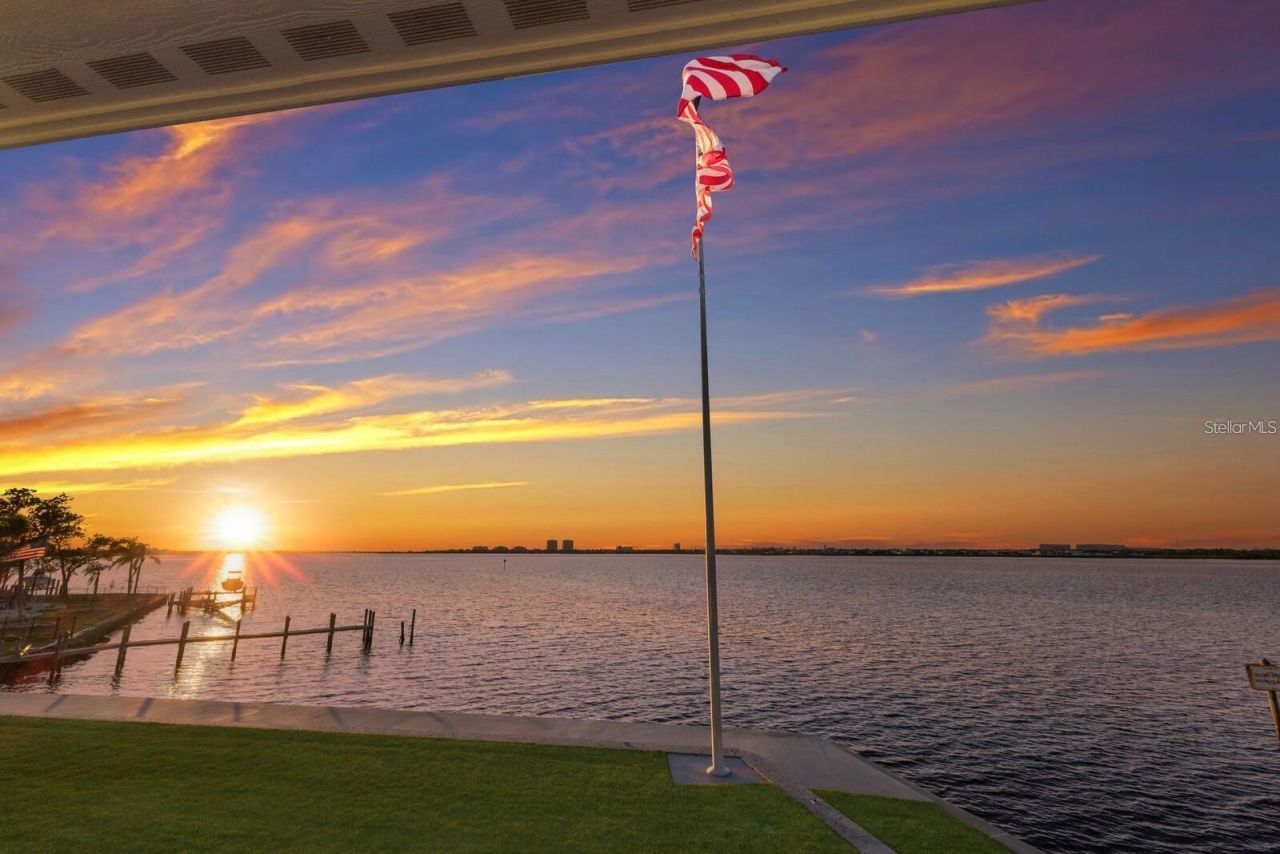 208 22nd Street Court Ne, Bradenton, FL 34208 Photo