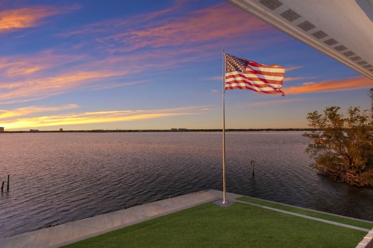 208 22nd Street Court Ne, Bradenton, FL 34208 Photo