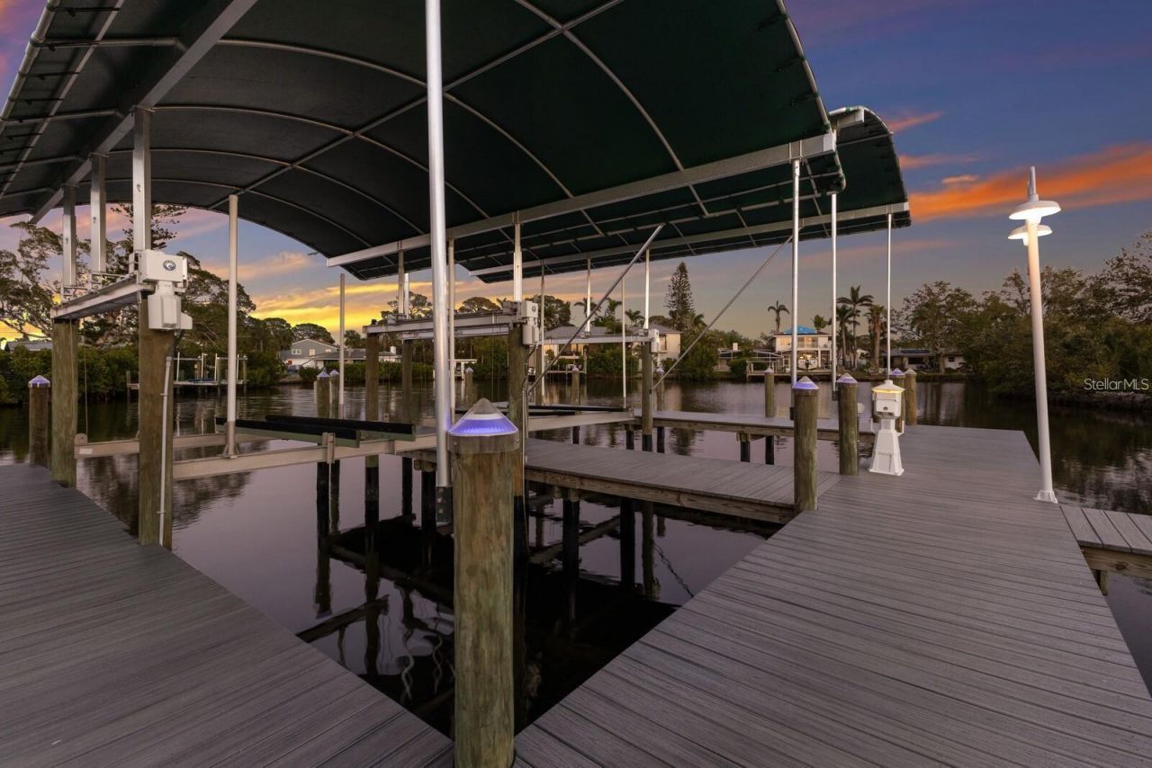 208 22nd Street Court Ne, Bradenton, FL 34208 Photo