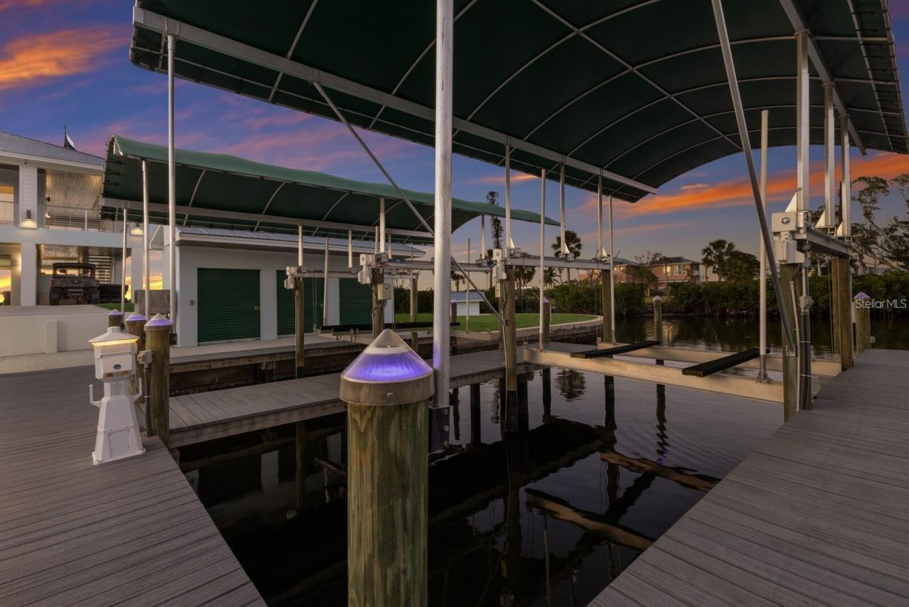 208 22nd Street Court Ne, Bradenton, FL 34208 Photo