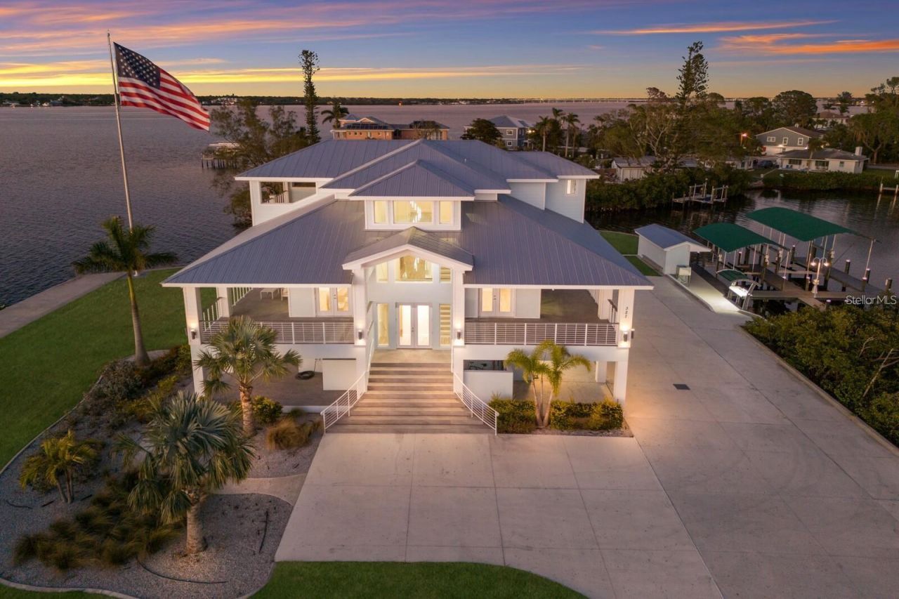 208 22nd Street Court Ne, Bradenton, FL 34208 Photo