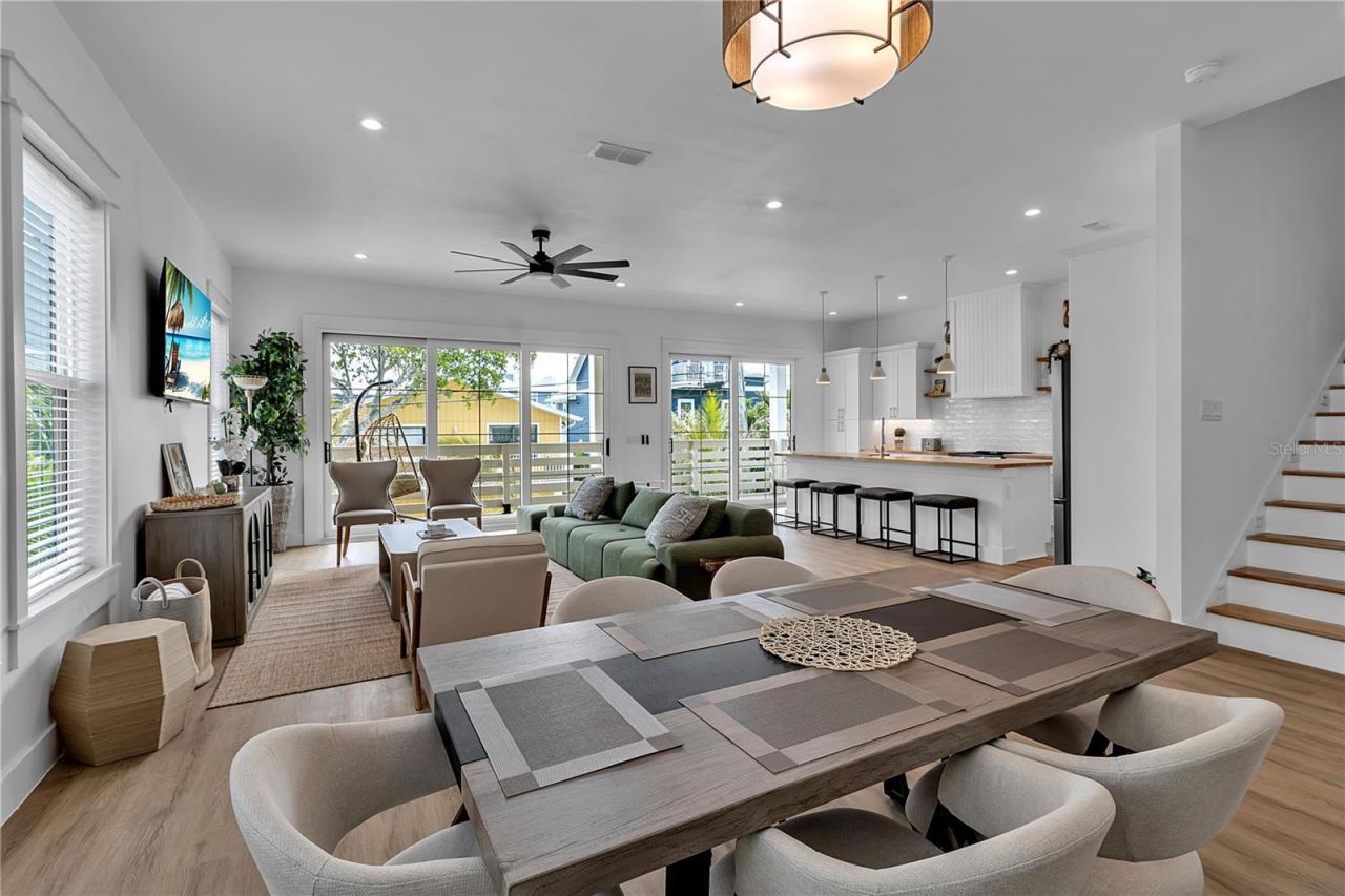 2215 Avenue C, Bradenton Beach, FL 34217 Photo
