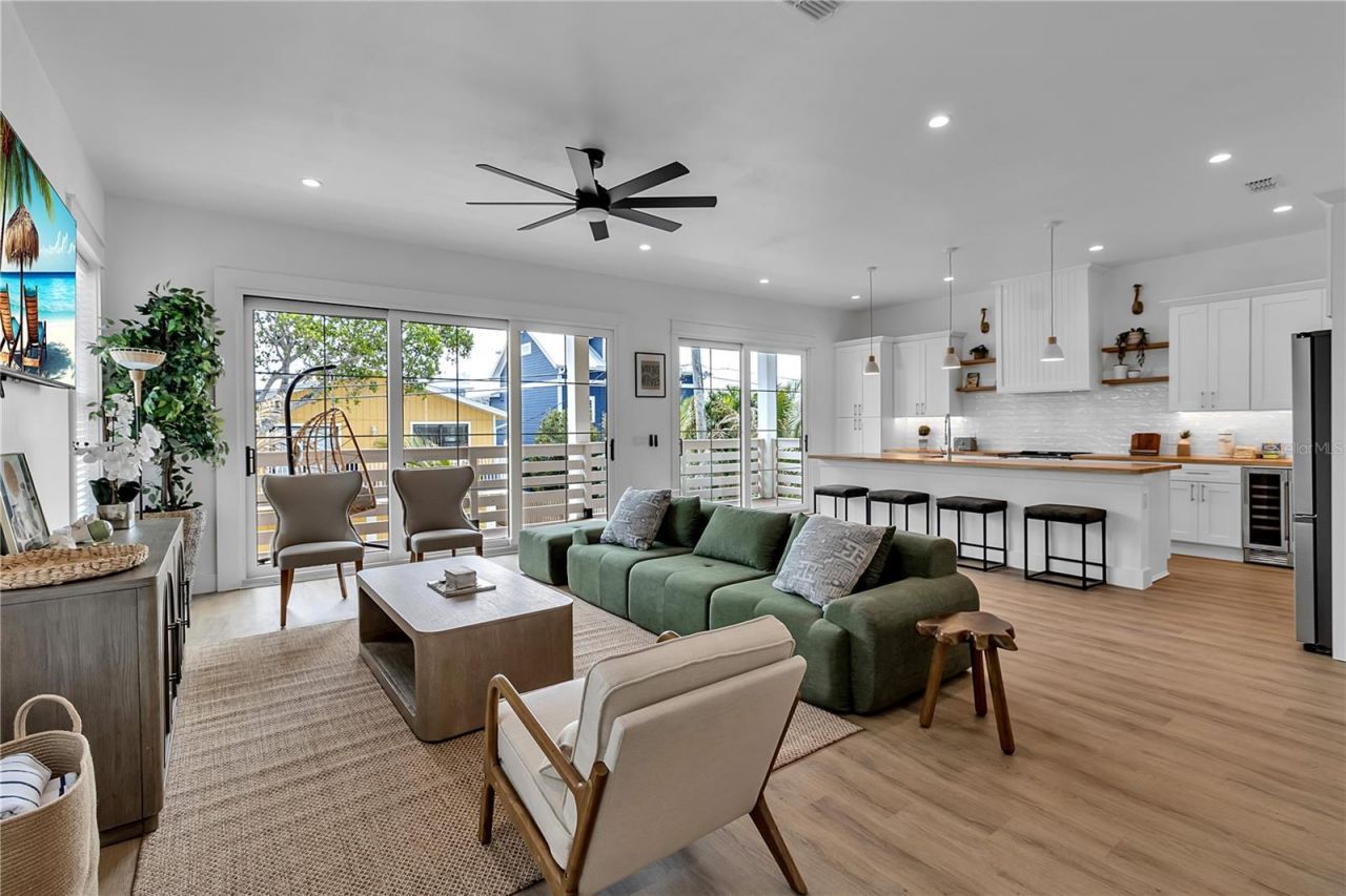 2215 Avenue C, Bradenton Beach, FL 34217 Photo