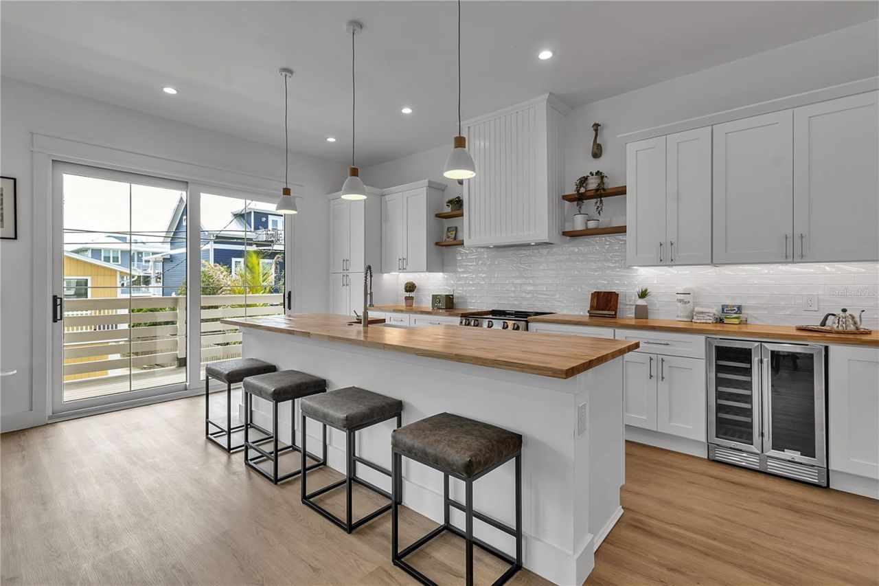 2215 Avenue C, Bradenton Beach, FL 34217 Photo