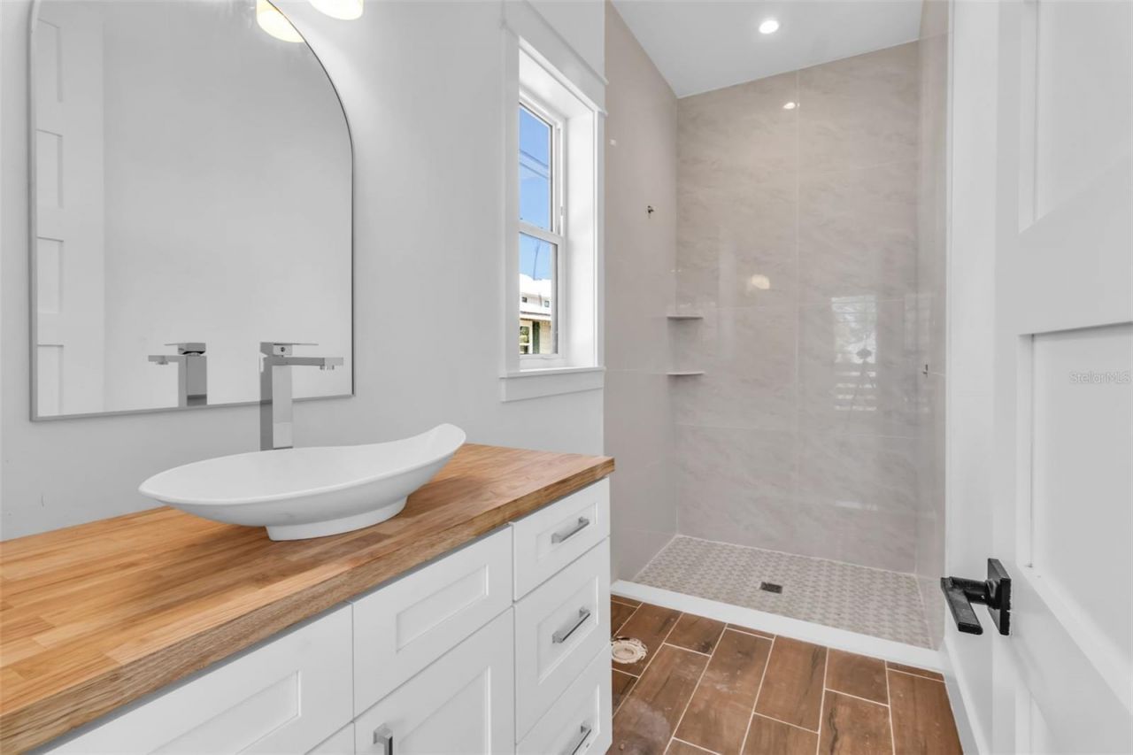 2215 Avenue C, Bradenton Beach, FL 34217 Photo