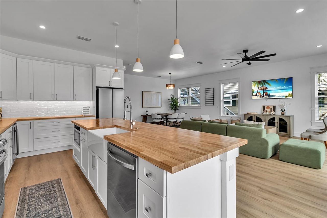2215 Avenue C, Bradenton Beach, FL 34217 Photo
