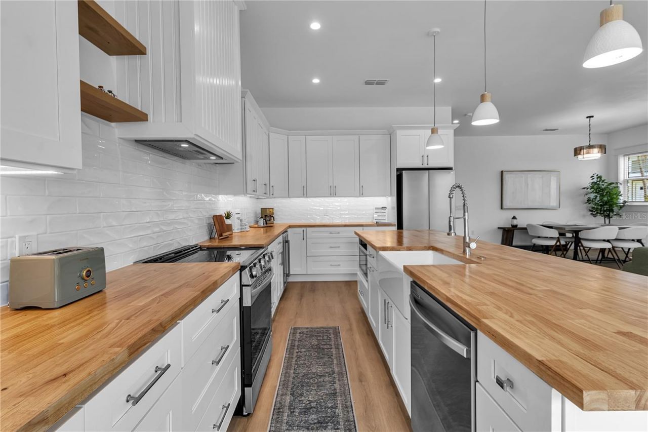 2215 Avenue C, Bradenton Beach, FL 34217 Photo