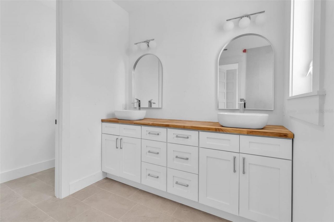 2215 Avenue C, Bradenton Beach, FL 34217 Photo