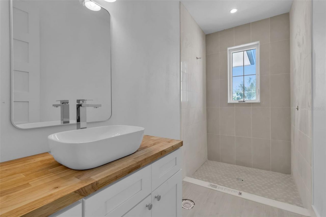 2215 Avenue C, Bradenton Beach, FL 34217 Photo