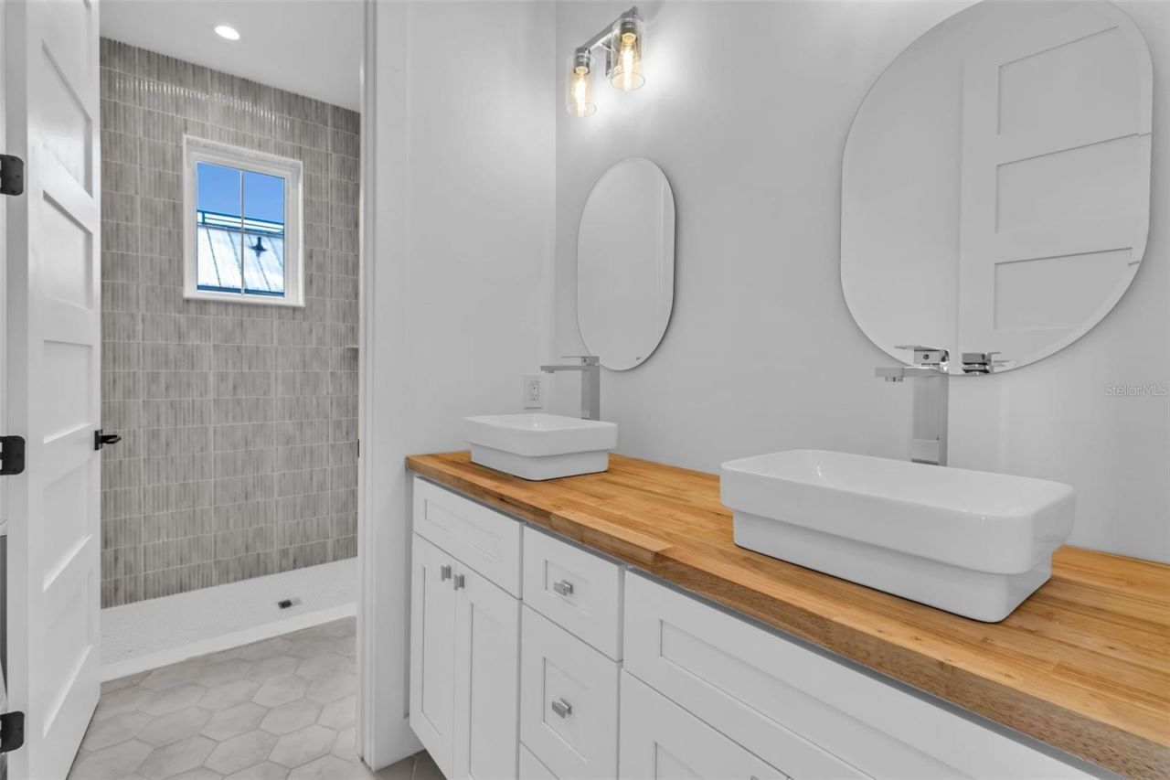 2215 Avenue C, Bradenton Beach, FL 34217 Photo