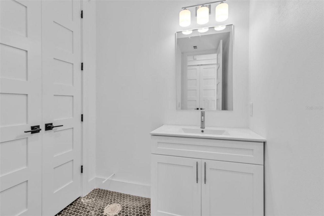 2215 Avenue C, Bradenton Beach, FL 34217 Photo