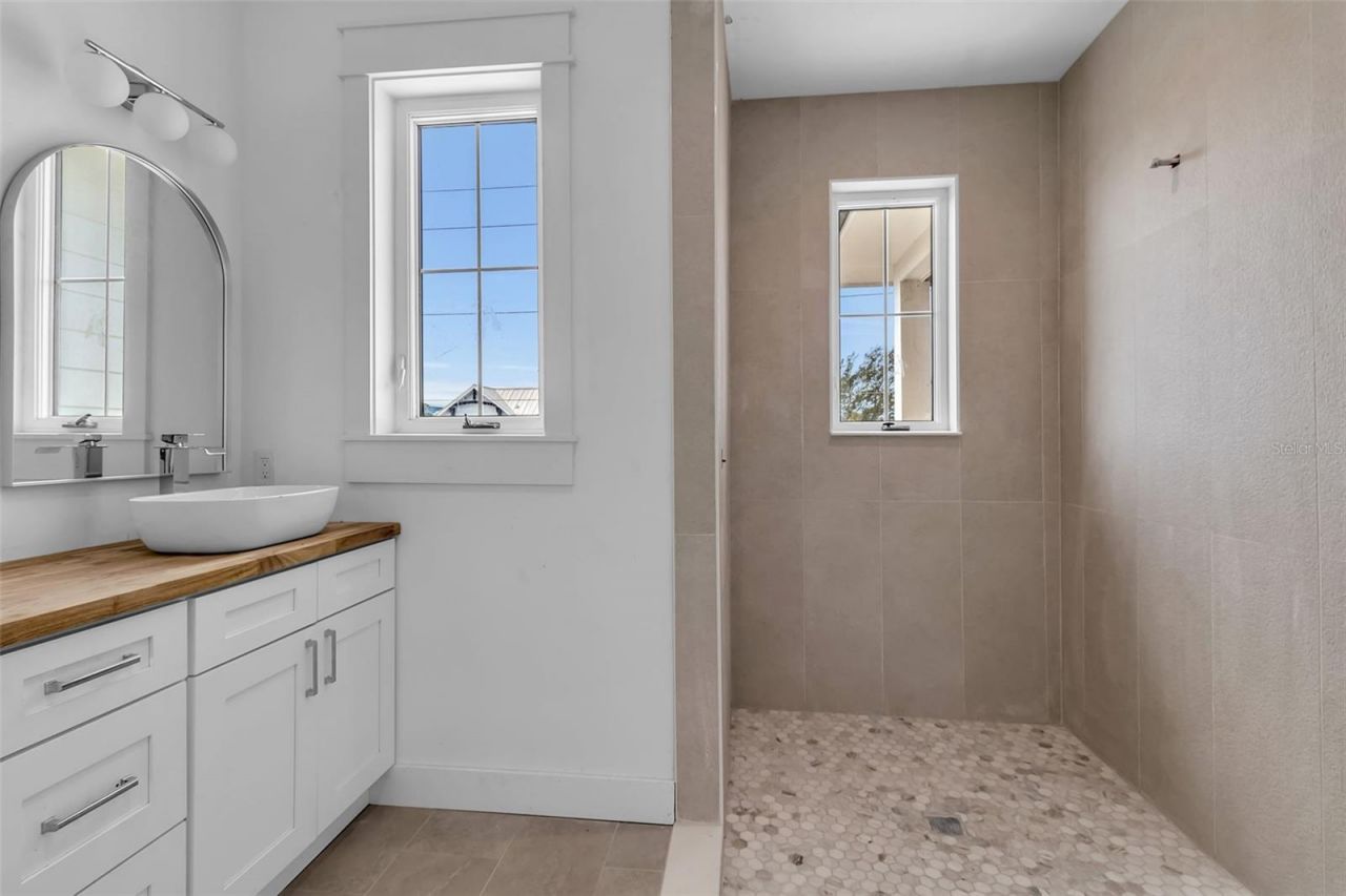 2215 Avenue C, Bradenton Beach, FL 34217 Photo