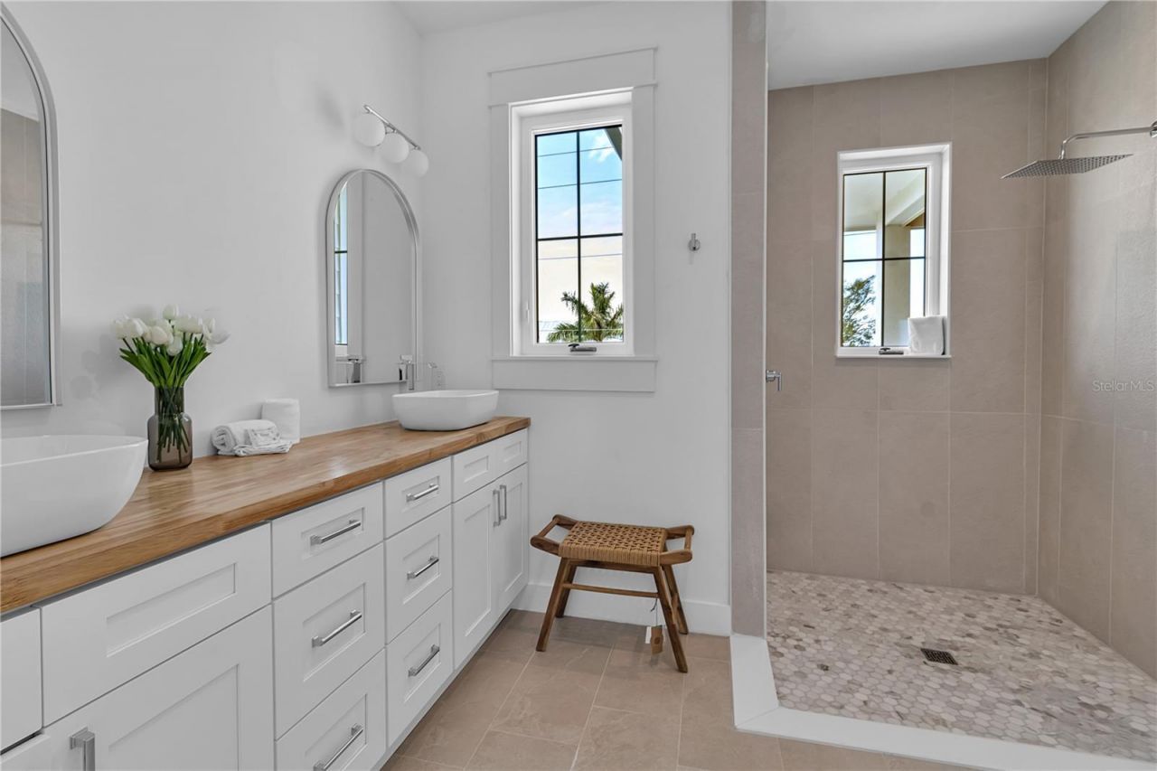 2215 Avenue C, Bradenton Beach, FL 34217 Photo