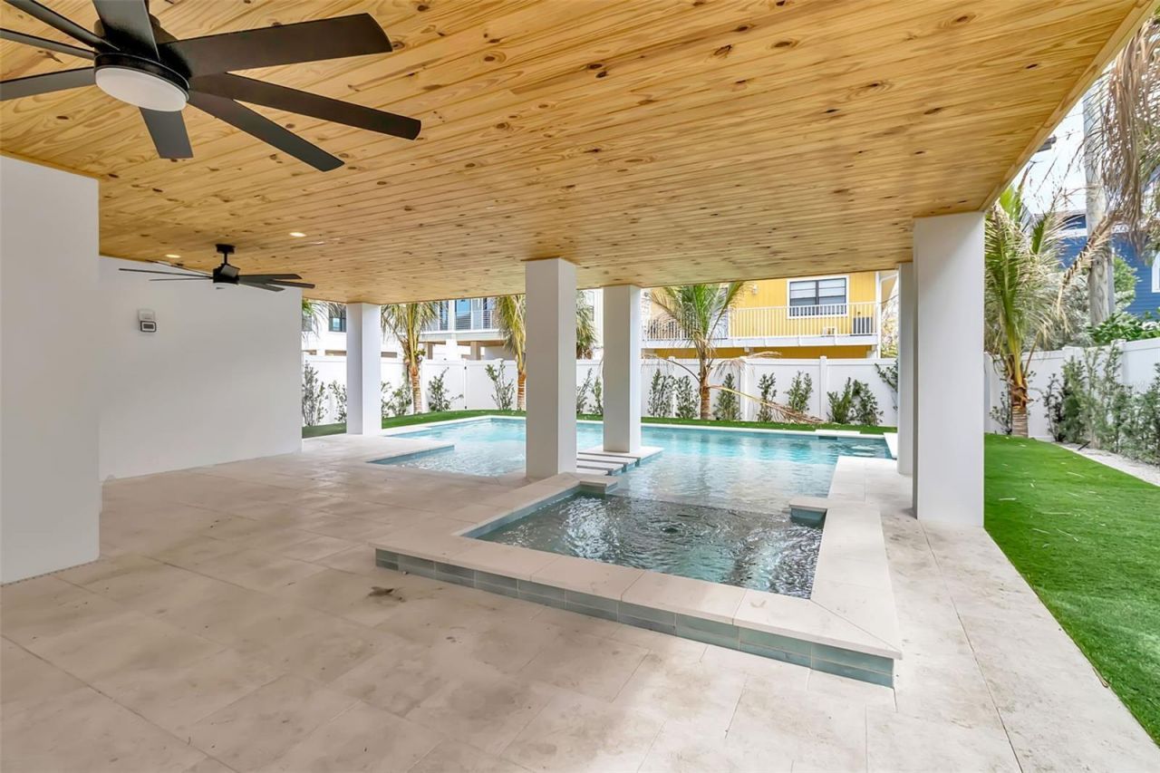 2215 Avenue C, Bradenton Beach, FL 34217 Photo